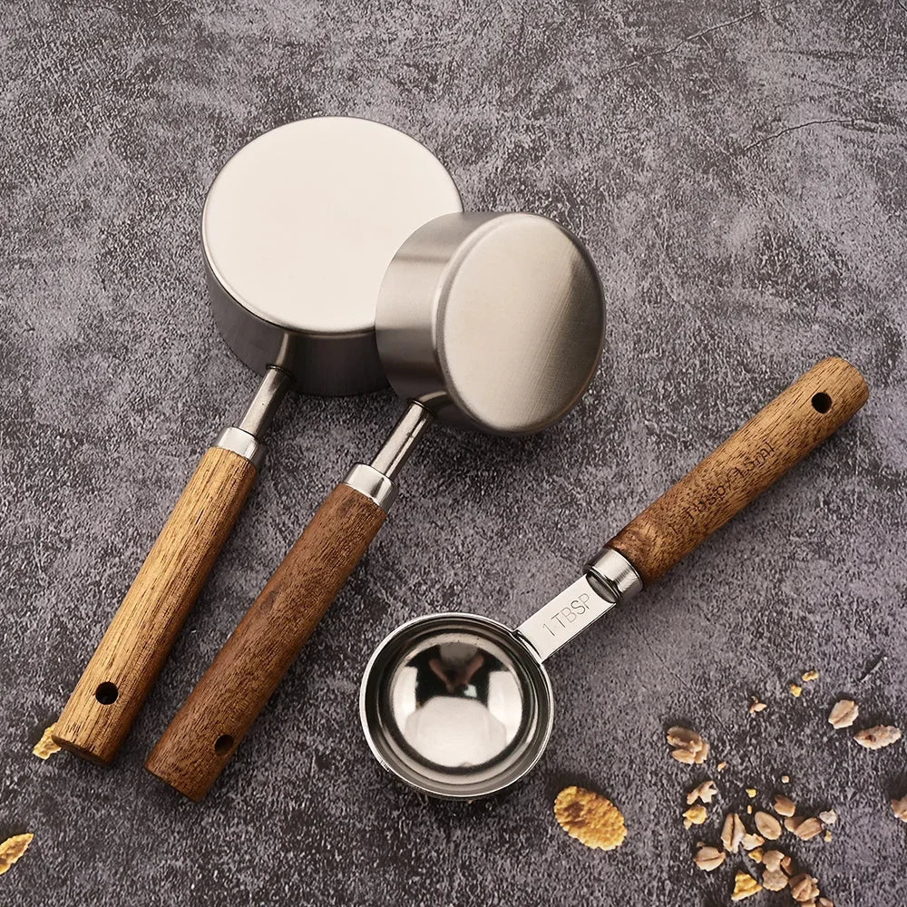 Set de medidores de acero inoxidable con mangos de madera