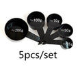 Set de cucharas y tazas medidoras negras de plástico