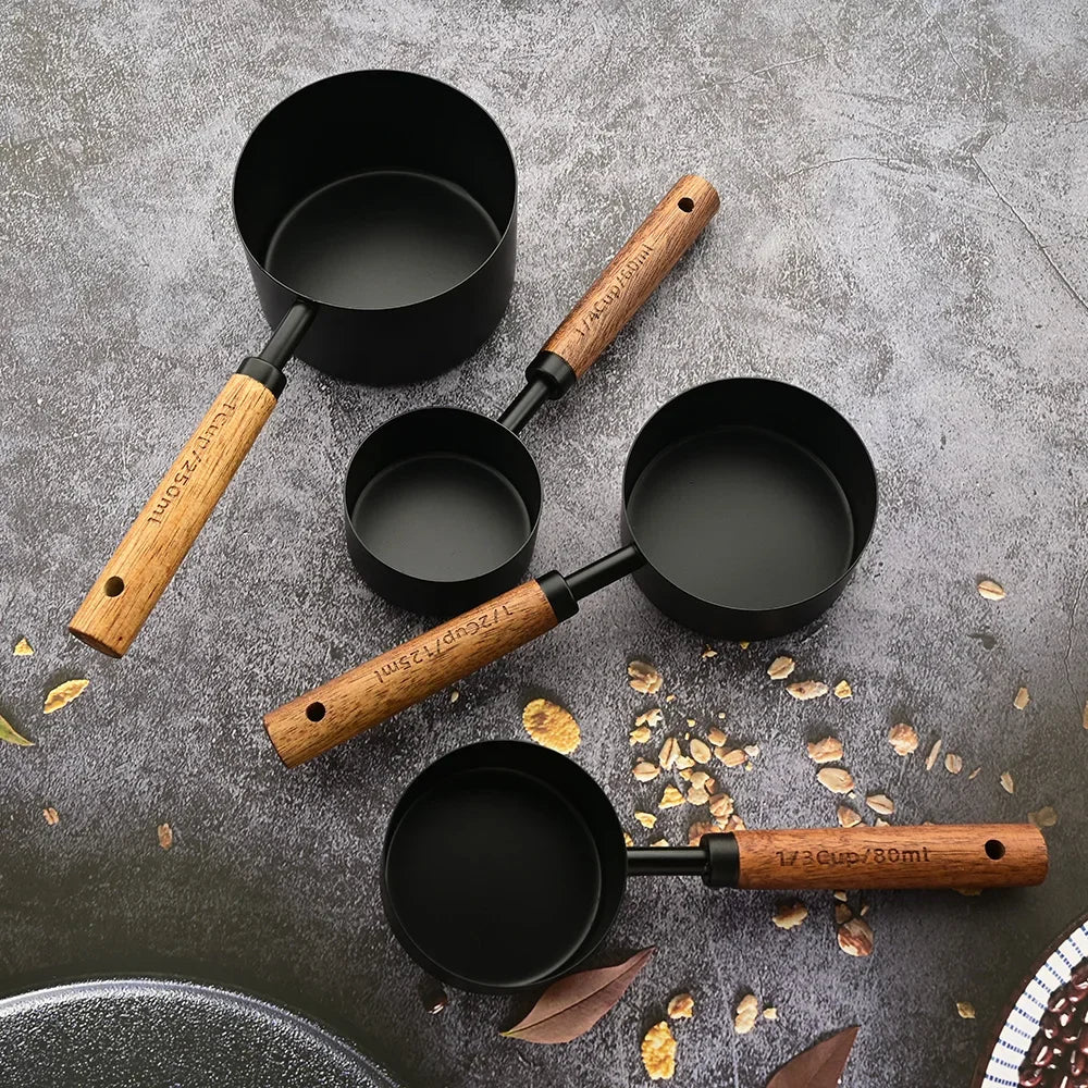 Set de medidores de acero inoxidable con mangos de madera