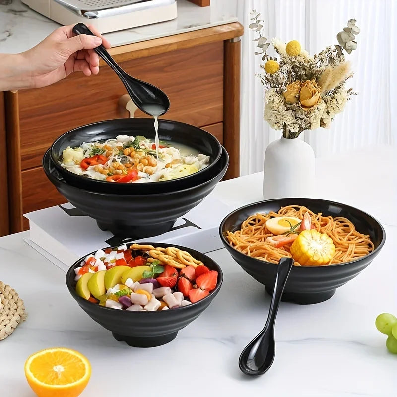 Bowl negro de plástico para fideos y ensaladas
