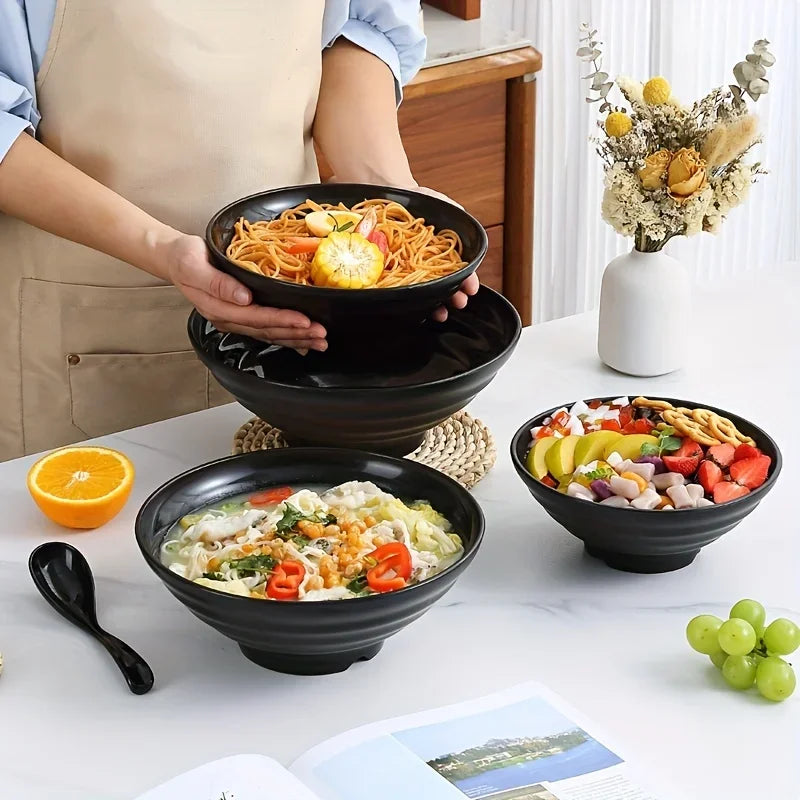 Bowl negro de plástico para fideos y ensaladas