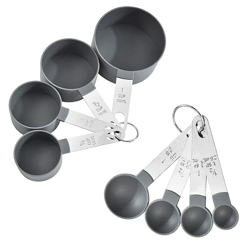 Set apilable de tazas y cucharas medidoras de 8 piezas