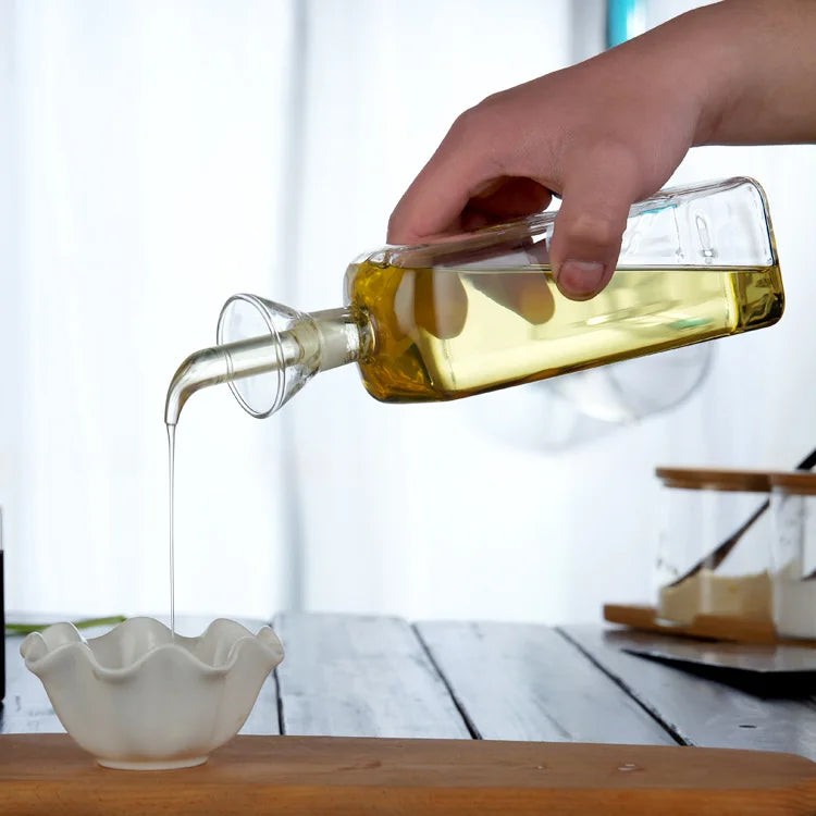 Aceitera de vidrio borosilicato con pico de vertido controlado