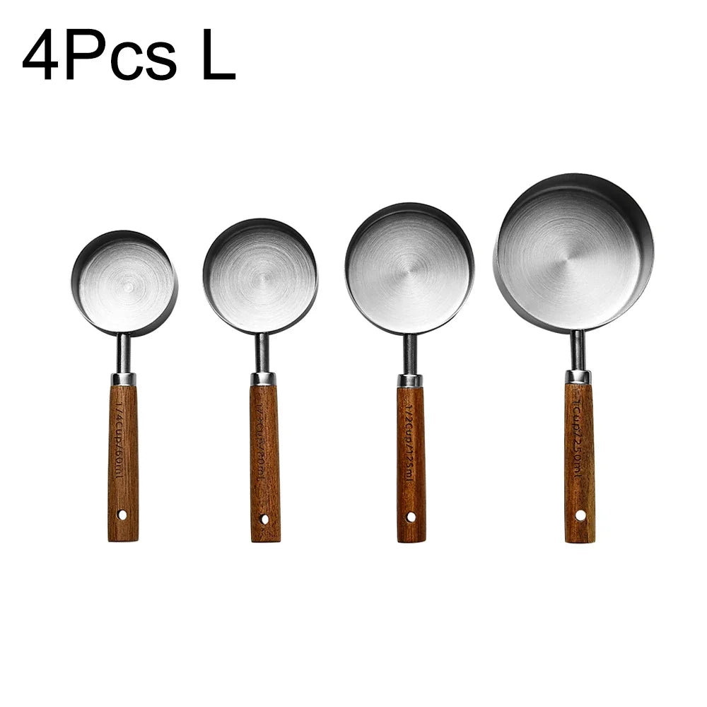 Set de medidores de acero inoxidable con mangos de madera