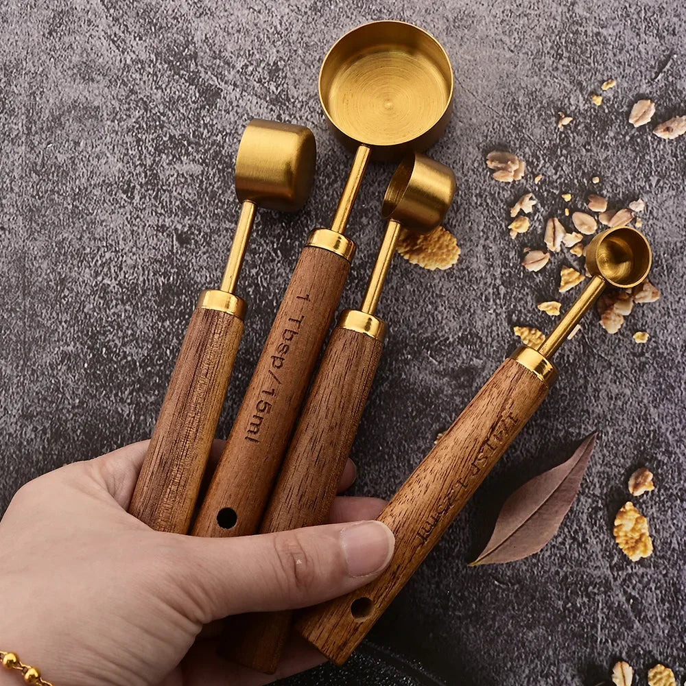 Set de medidores de acero inoxidable con mangos de madera