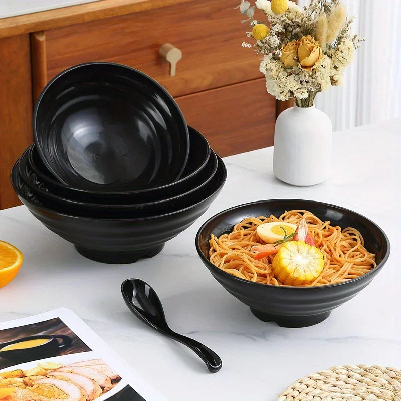 Bowl negro de plástico para fideos y ensaladas