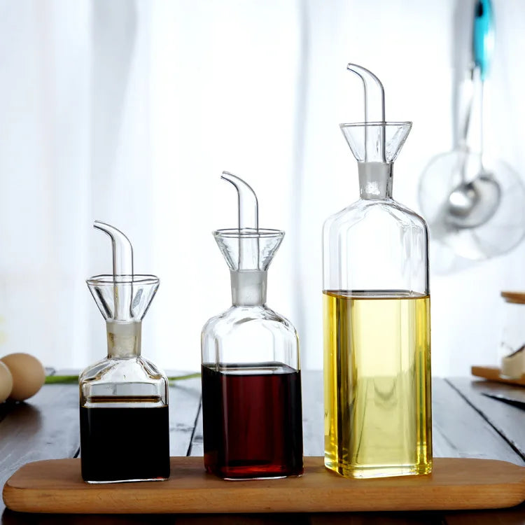 Aceitera de vidrio borosilicato con pico de vertido controlado
